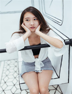 《表妹洗澡让我捏她胸亲她嘴巴视频-美女祼体图片图》